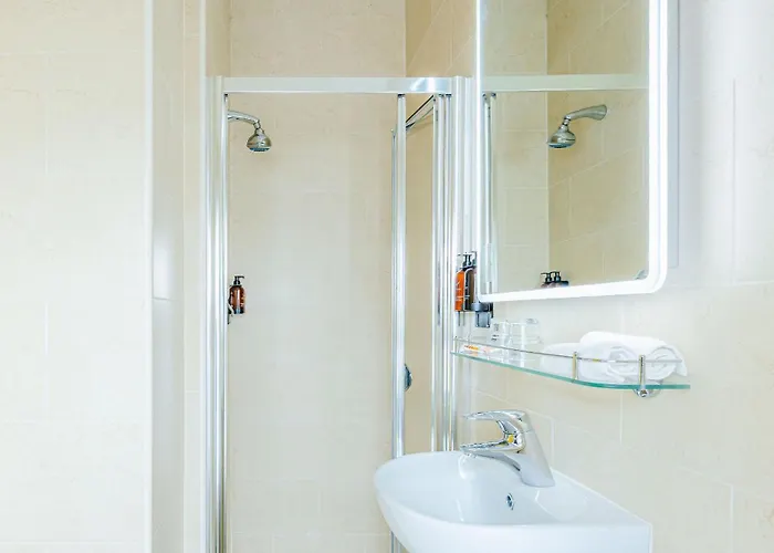 Dan Linehan's Couette-café 4*